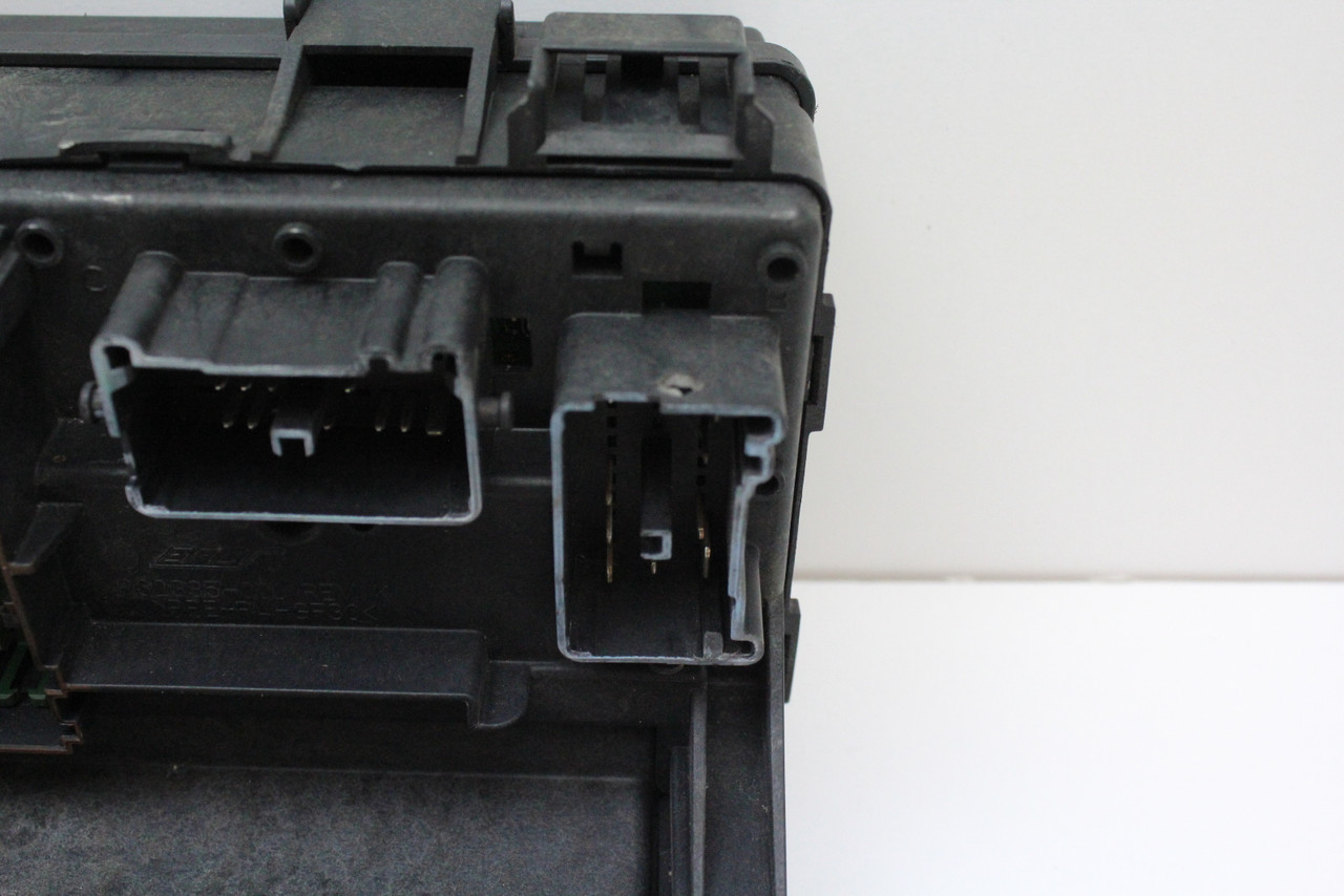 2011 11 Dodge Caravan 04692335AH Fusebox Fuse Box Relay Unit Module