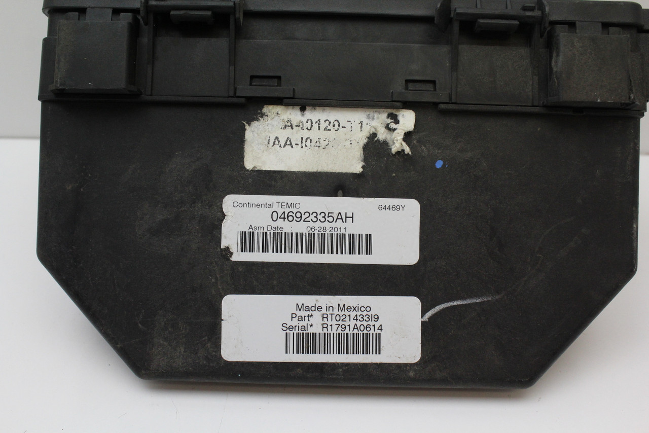 2011 11 Dodge Caravan 04692335AH Fusebox Fuse Box Relay Unit Module