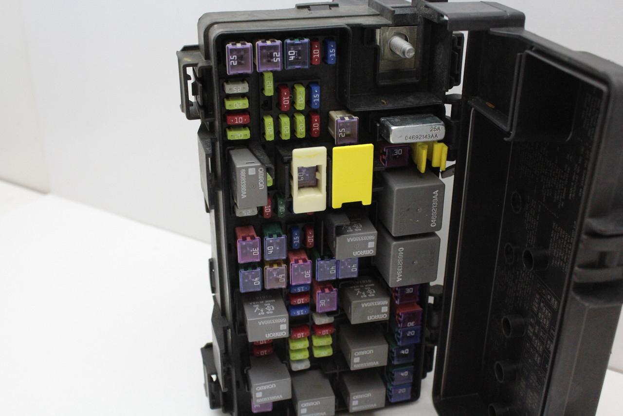 2011 11 Dodge Caravan 04692335AH Fusebox Fuse Box Relay Unit Module