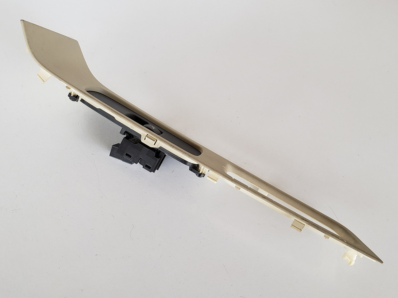 Volvo XC60 31272012 Right Front Passenger Window Switch OEM