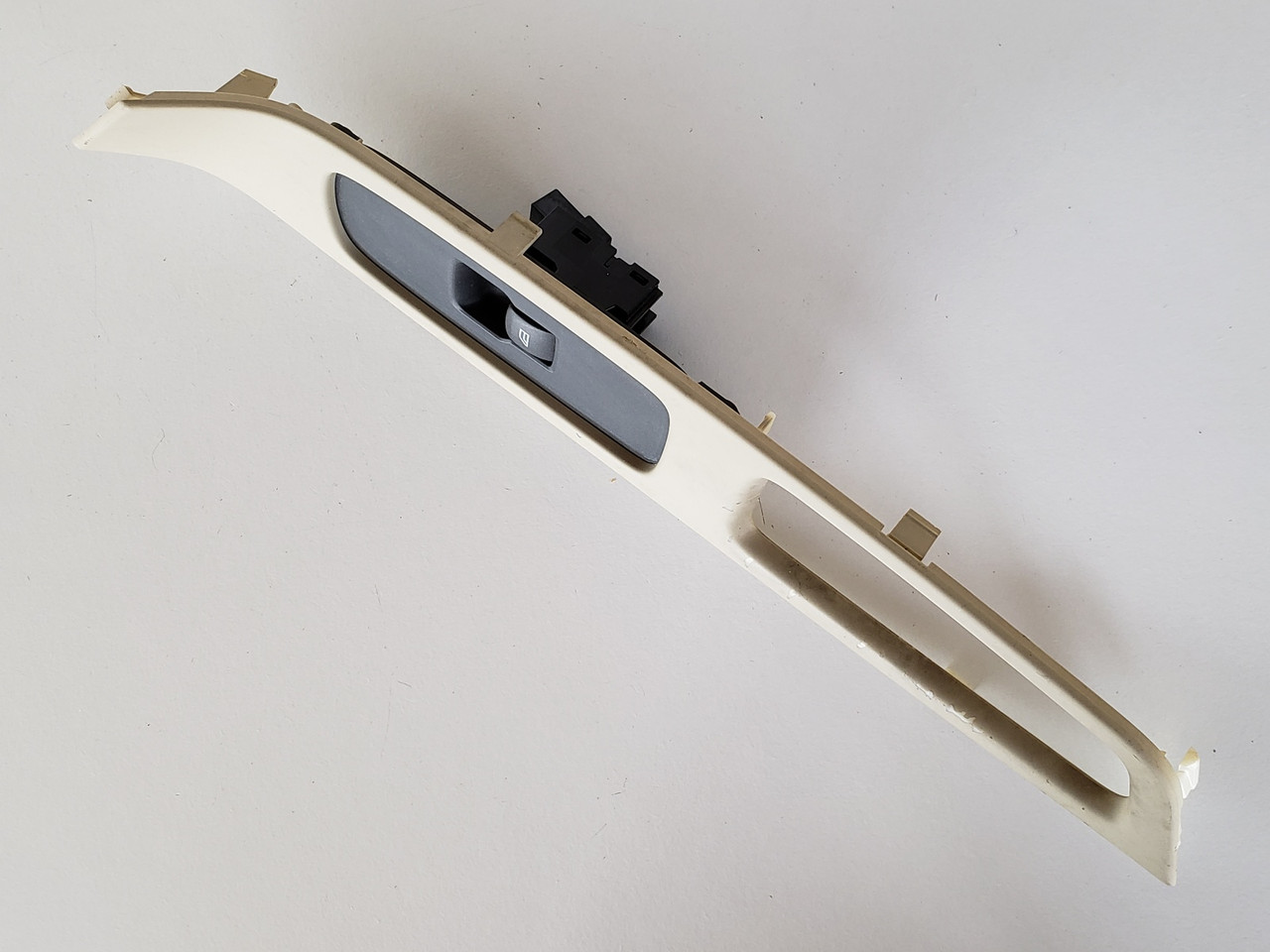 Volvo XC60 31272012 Right Front Passenger Window Switch OEM