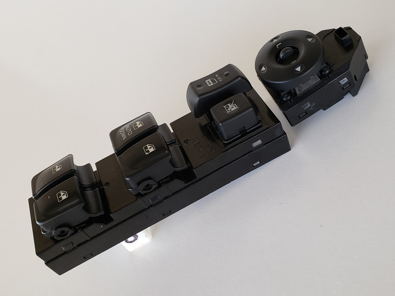 07-10 Hyundai Elantra 93570-2H110 Drivers Side Left Master Window Switch OEM