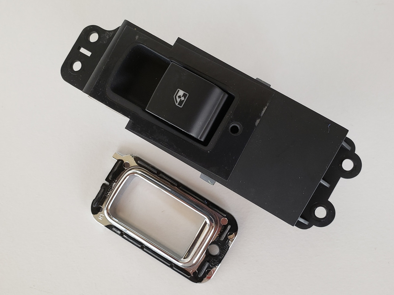 14-20 Chevy Impala 23466797 Left / Right Rear Passenger Window Switch OEM 14-20 Chevy Impala 23466797 Left / Right Rear Passenger Window Switch OEM