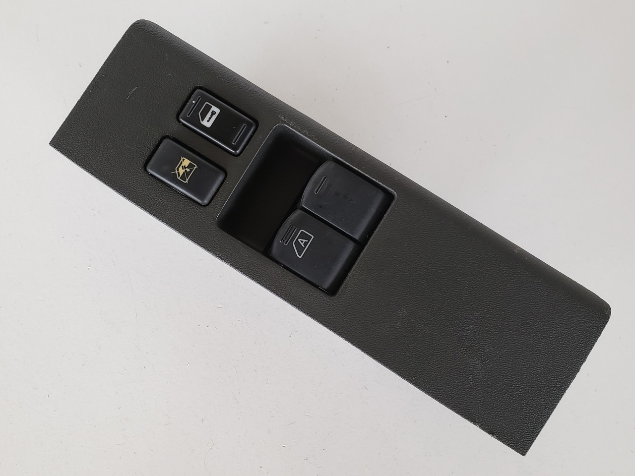 05-06 Nissan Frontier 25401 EA002 Drivers Side Left Master Window Switch OEM