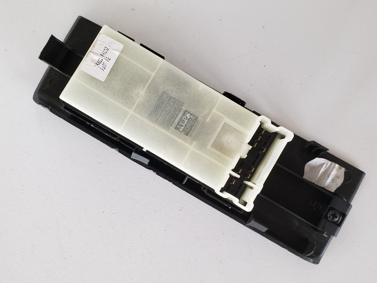 05-06 Nissan Frontier 25401 EA002 Drivers Side Left Master Window Switch OEM