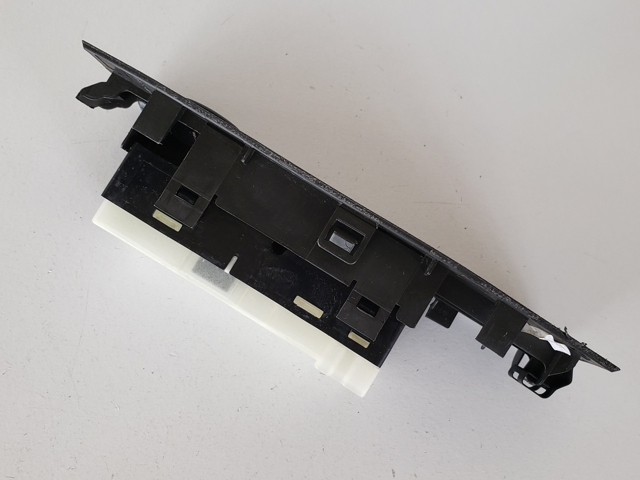 05-06 Nissan Frontier 25401 EA002 Drivers Side Left Master Window Switch OEM