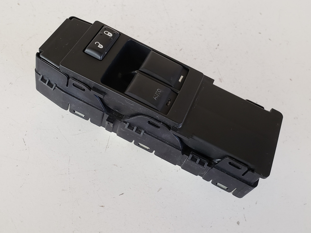 08 Mitsubishi Raider Drivers Side Left Master Window Switch OEM