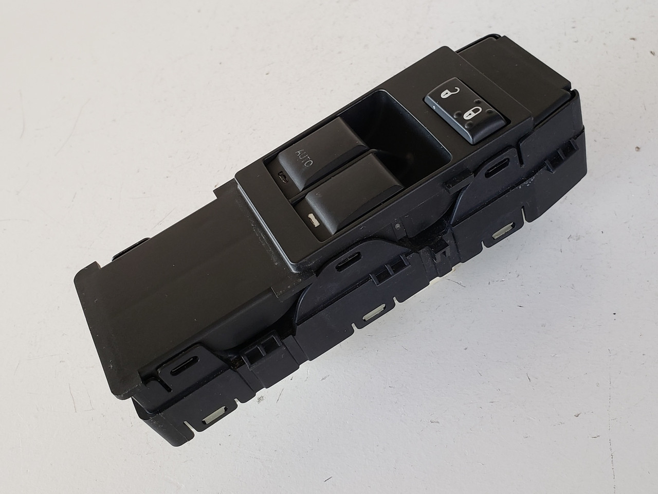 08 Mitsubishi Raider Drivers Side Left Master Window Switch OEM