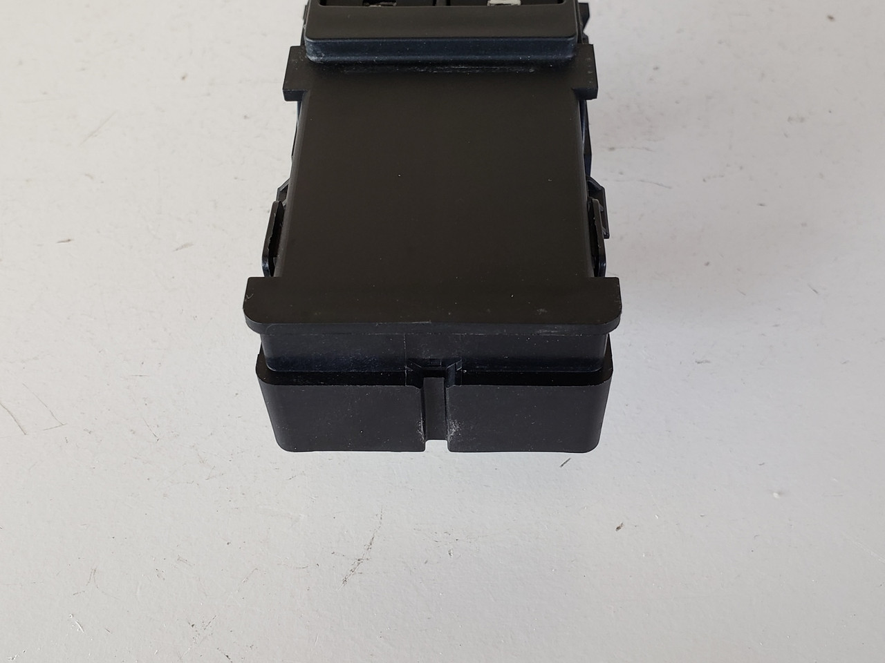 08 Mitsubishi Raider Drivers Side Left Master Window Switch OEM