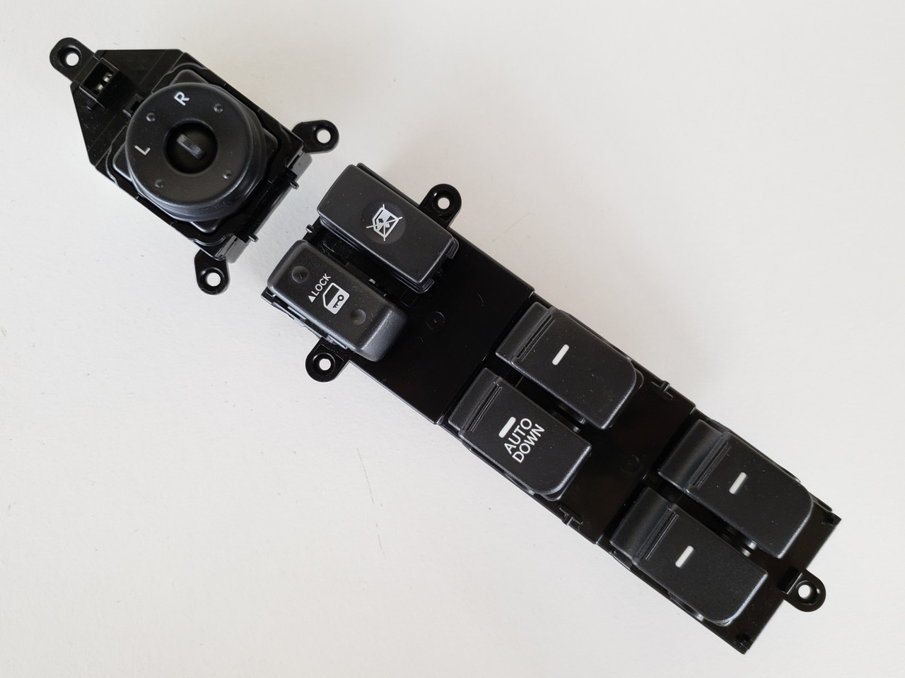 10-13 Kia Soul 93570-2K010 Drivers Side Left Master Window Switch