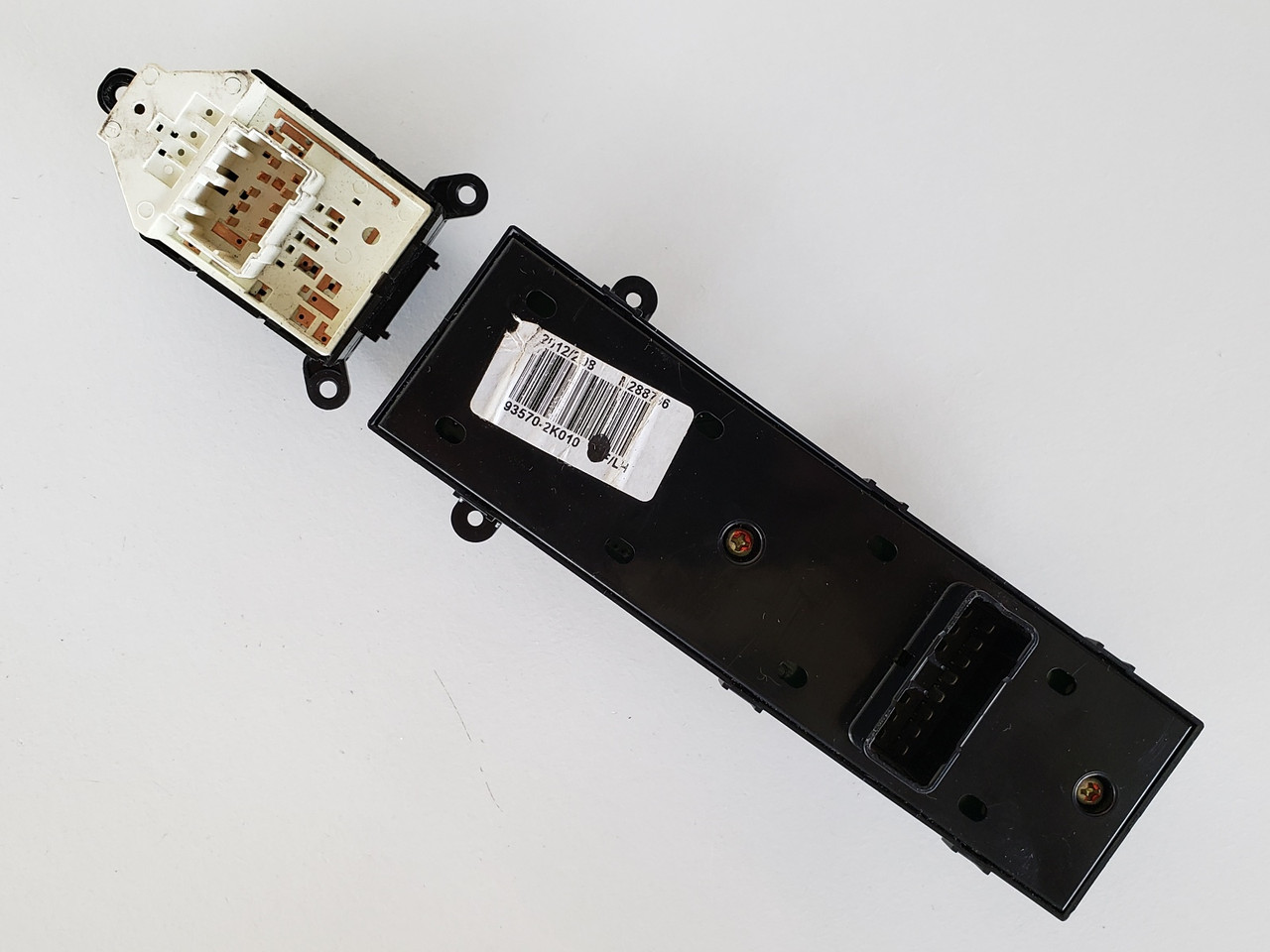 10-13 Kia Soul 93570-2K010 Drivers Side Left Master Window Switch OEM 10-13 Kia Soul 93570-2K010 Drivers Side Left Master Window Switch OEM