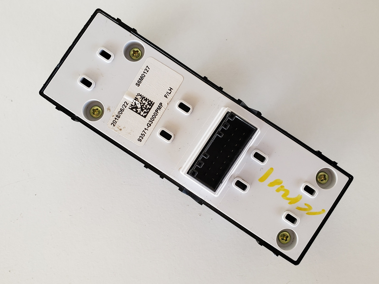 18-19 Hyundai Elantra 93571-G3000PMP Drivers Side Left Master Window Switch OEM 18-19 Hyundai Elantra 93571-G3000PMP Drivers Side Left Master Window Switch OEM