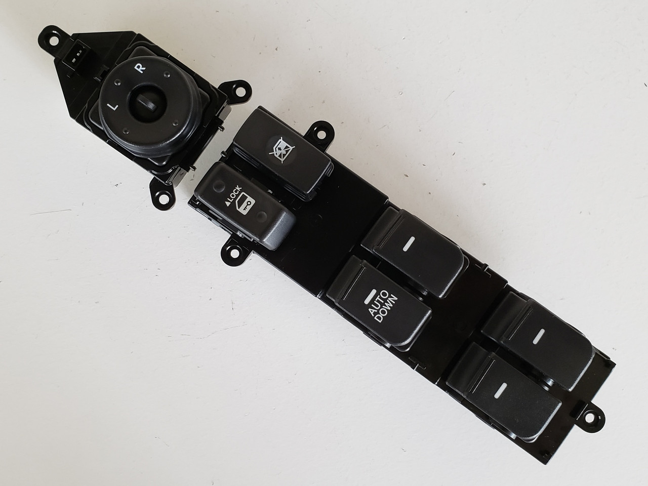 10-13 Kia Soul 93570-2K000 Drivers Side Left Master Window Switch OEM 10-13 Kia Soul 93570-2K000 Drivers Side Left Master Window Switch OEM