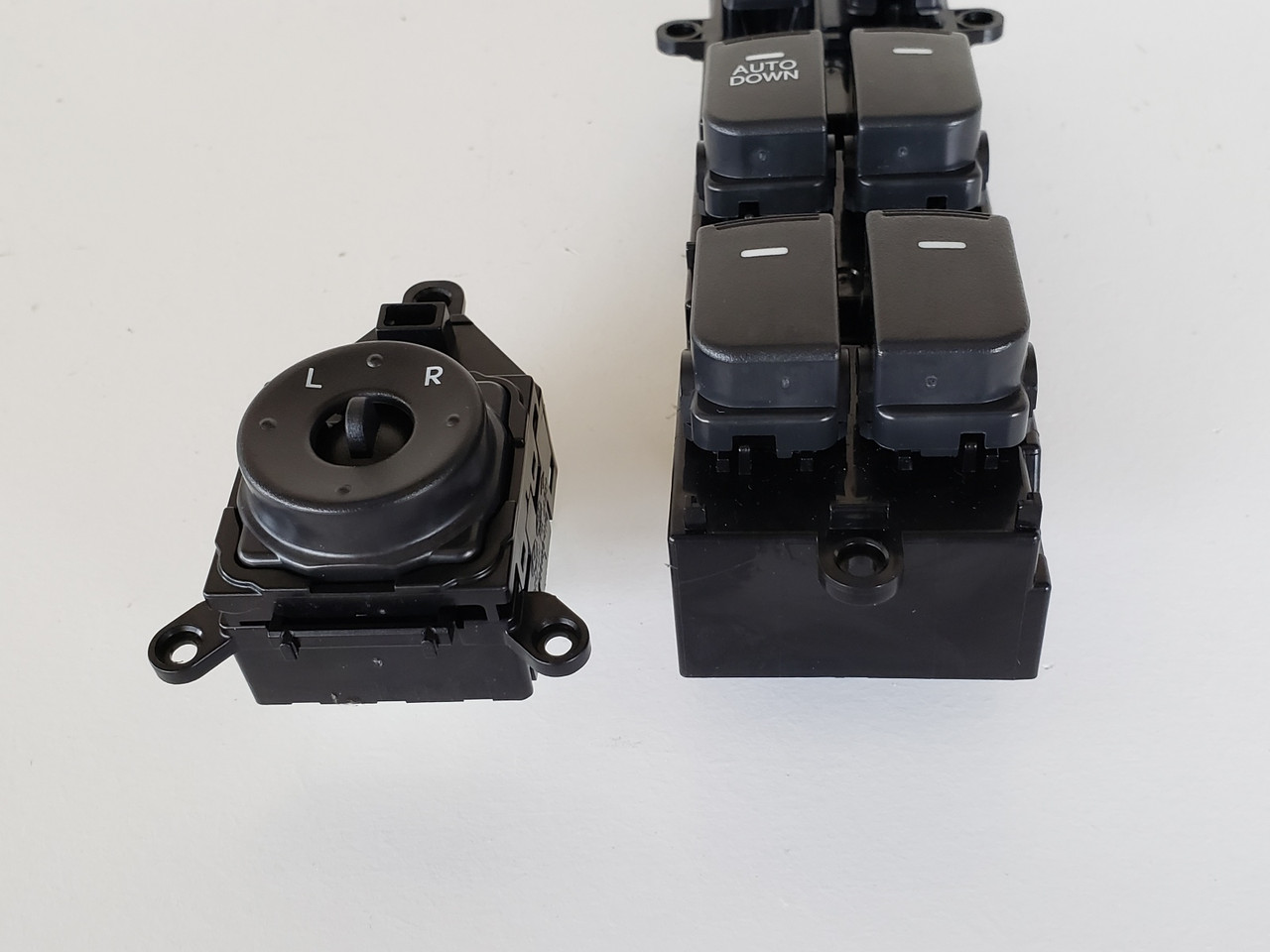 10-13 Kia Soul 93570-2K000 Drivers Side Left Master Window Switch OEM 10-13 Kia Soul 93570-2K000 Drivers Side Left Master Window Switch OEM