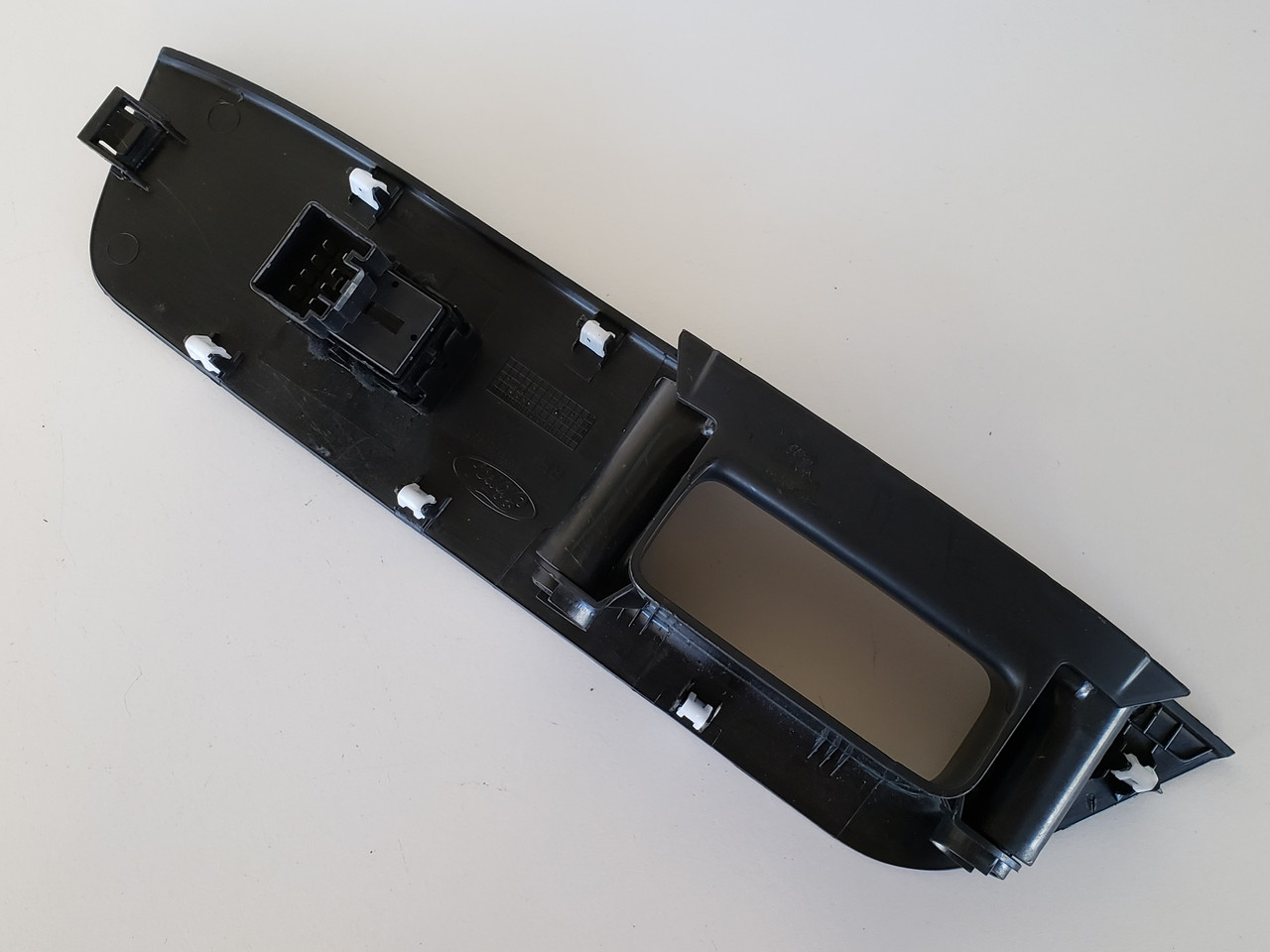 18-20 Ford EcoSport GN15-A26690-C Right Front Passenger Window Switch OEM 18-20 Ford EcoSport GN15-A26690-C Right Front Passenger Window Switch OEM