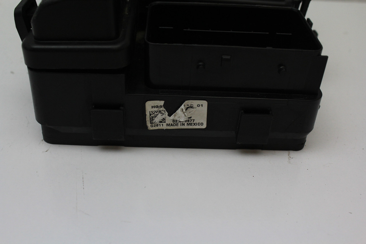 17-20 Ford Fusion HG9Z14A068A Fusebox Fuse Box Relay Unit