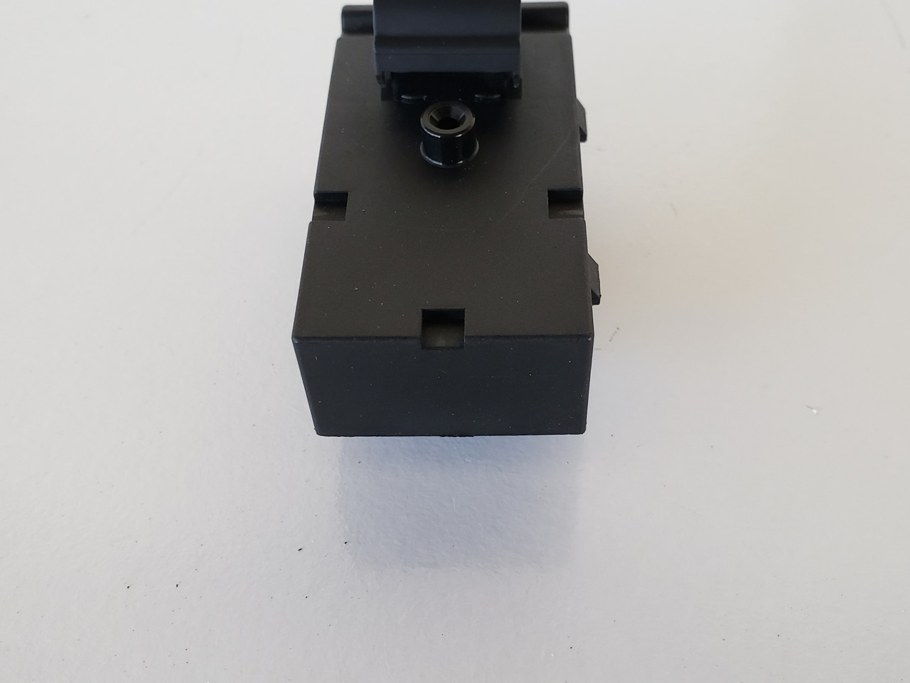 14-19 Cadillac XTS 9060226 Left / Right Rear Passenger Window Switch OEM