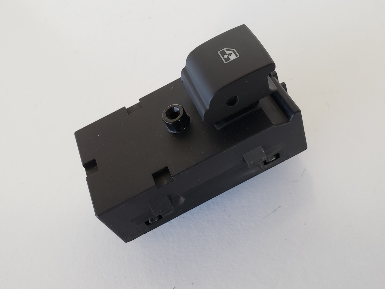 14-19 Cadillac XTS 9060226 Left / Right Rear Passenger Window Switch OEM