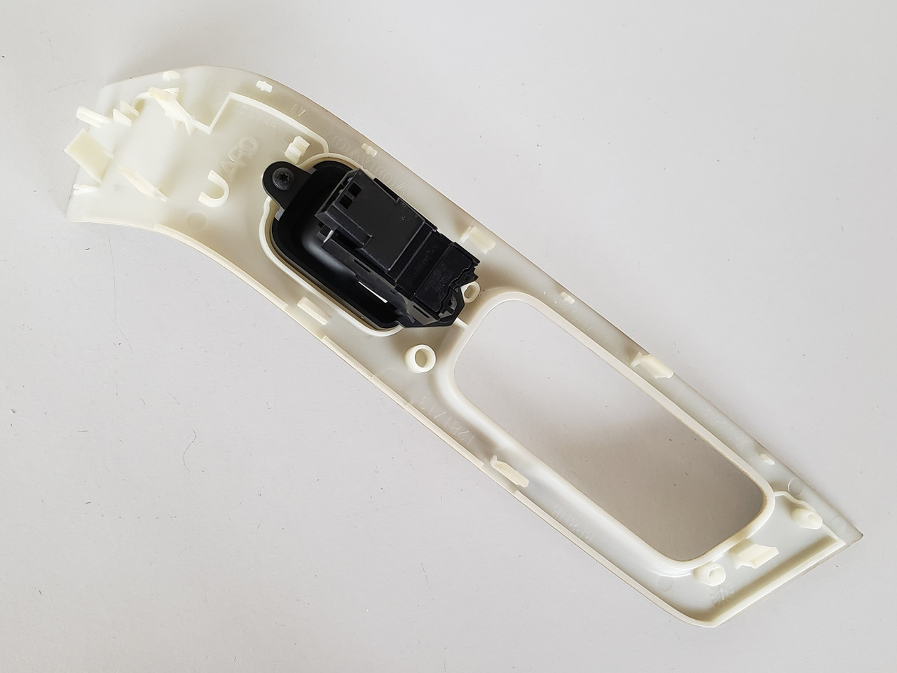 Volvo S60 31272013 Right Rear Passenger Window Switch OEM