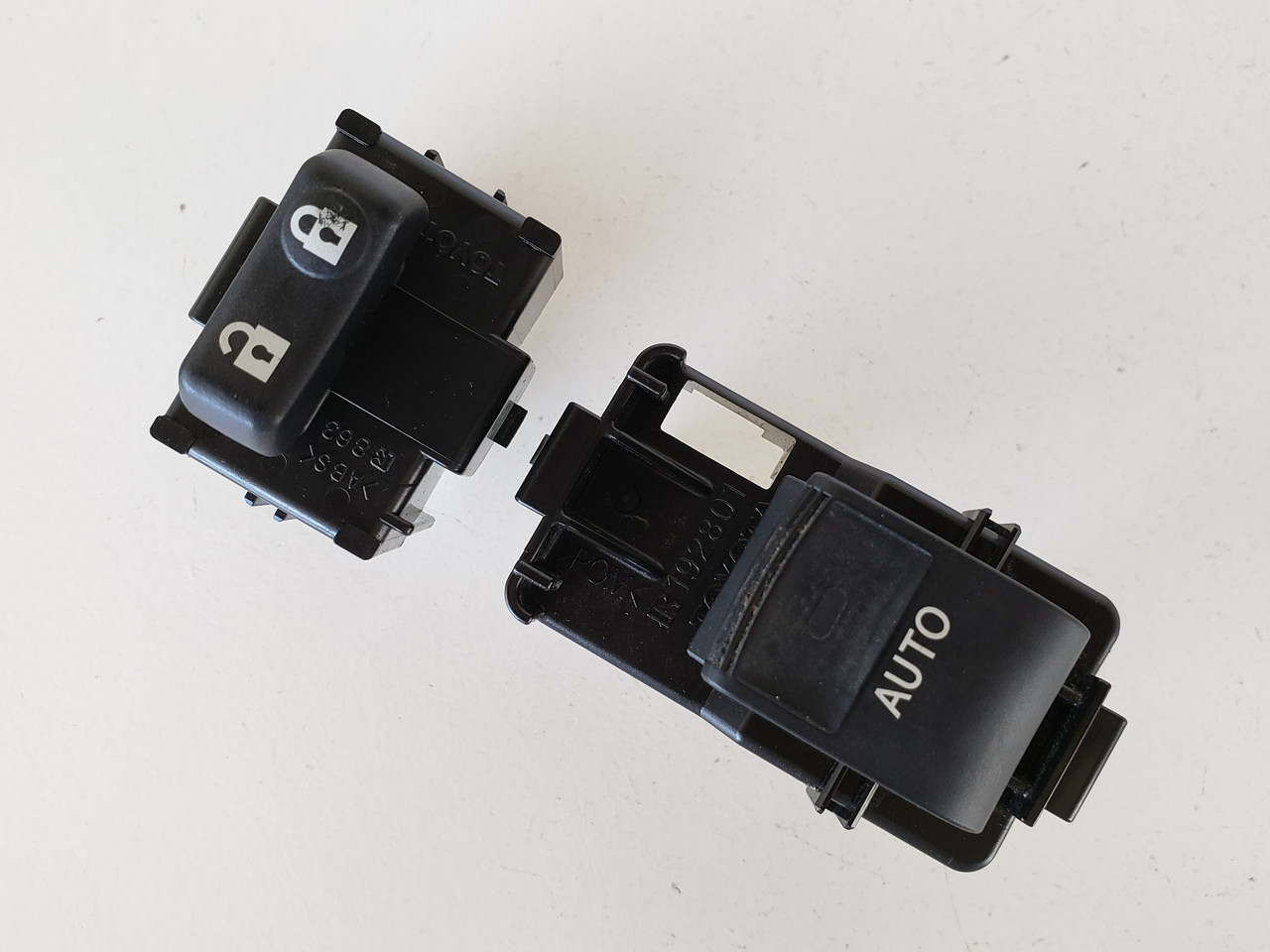 11-16 Lexus CT200H 192801 Right Front Passenger Window Switch OEM 11-16 Lexus CT200H 192801 Right Front Passenger Window Switch OEM