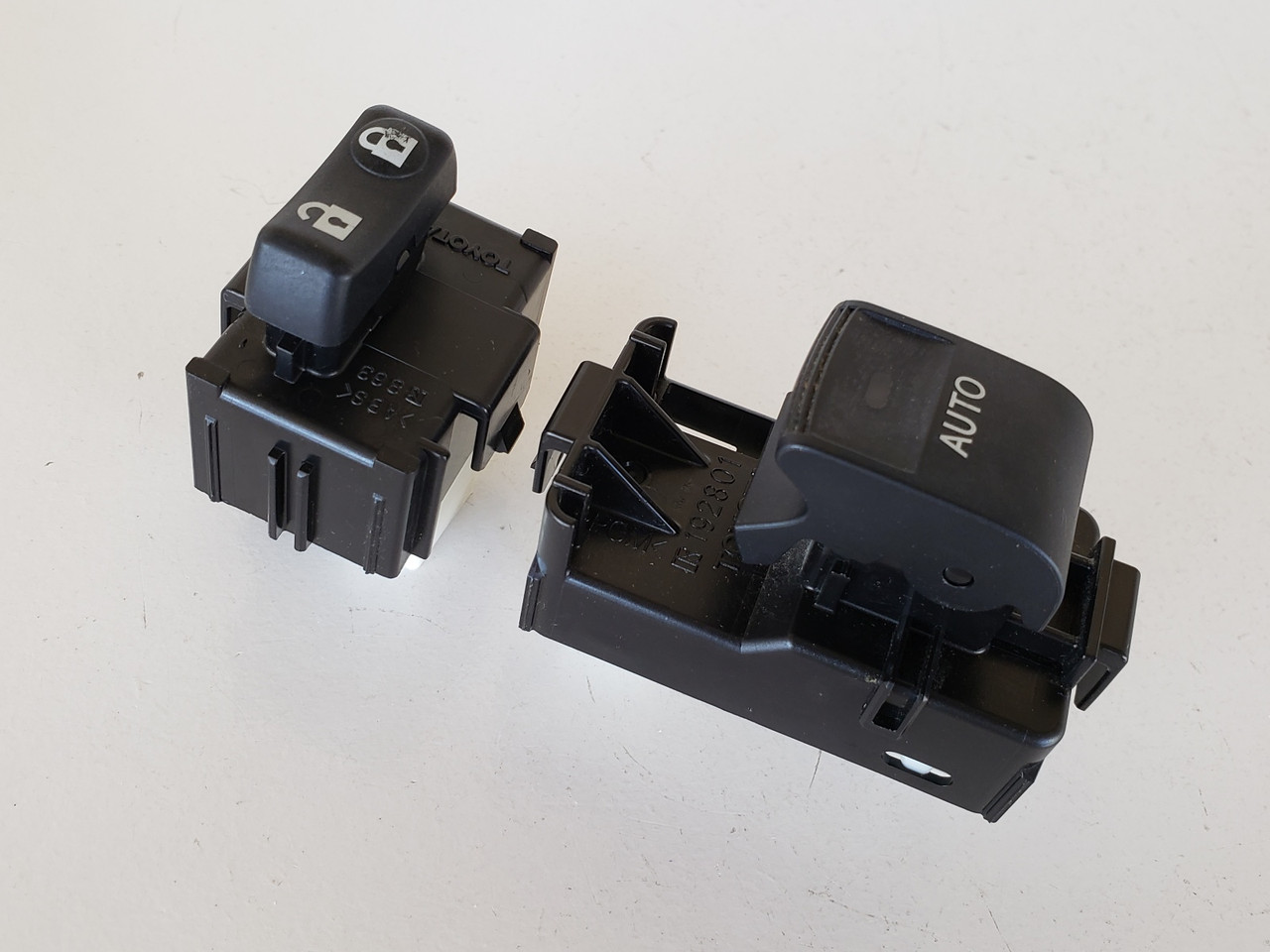 11-16 Lexus CT200H 192801 Right Front Passenger Window Switch OEM 11-16 Lexus CT200H 192801 Right Front Passenger Window Switch OEM