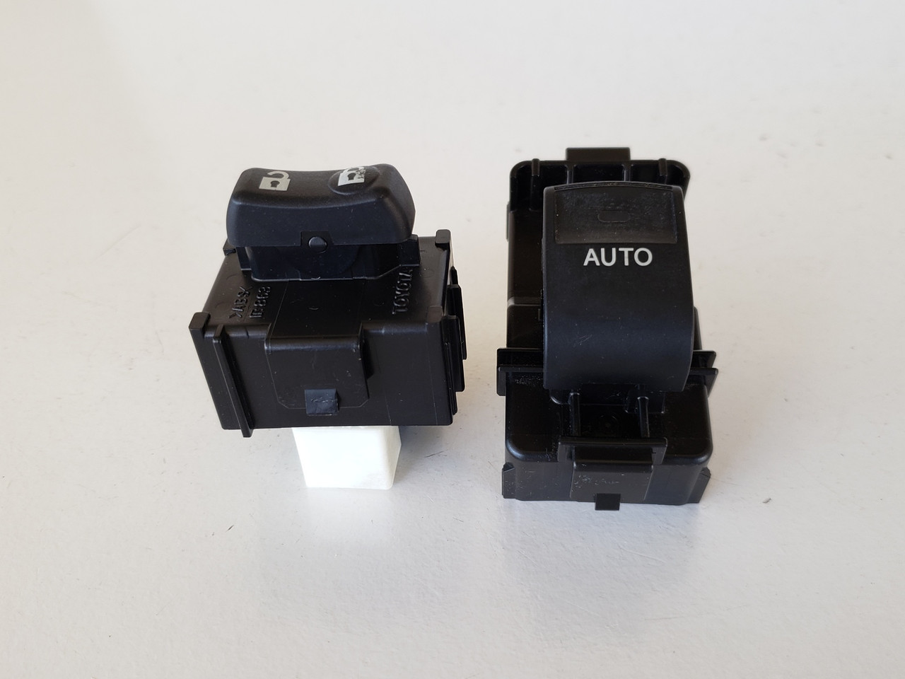 11-16 Lexus CT200H 192801 Right Front Passenger Window Switch OEM 11-16 Lexus CT200H 192801 Right Front Passenger Window Switch OEM
