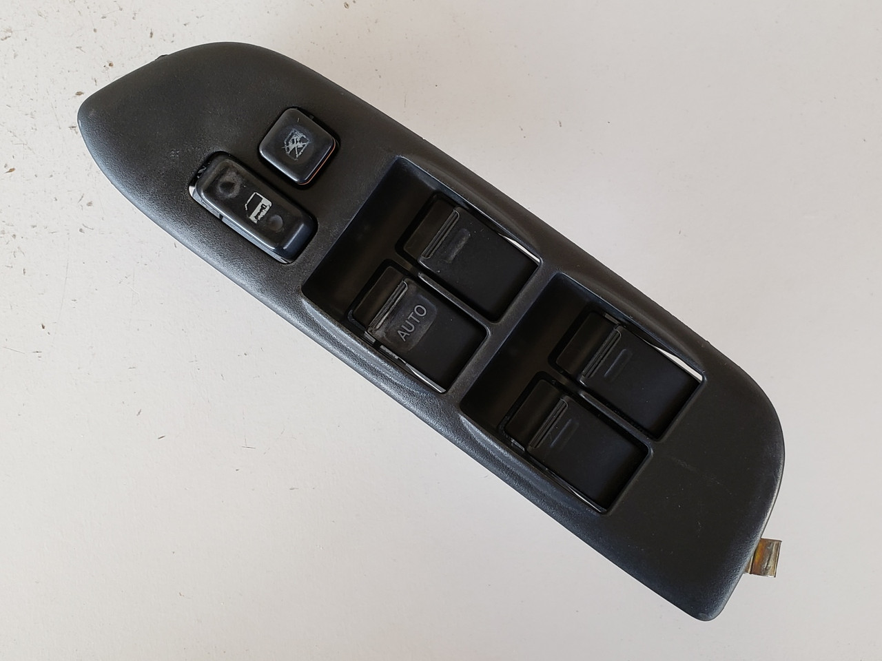 04-05 Toyota Rav4 84820-42171 Drivers Side Left Master Window Switch OEM