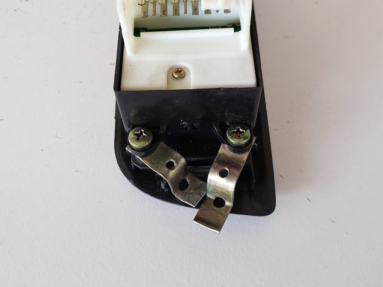 04-05 Toyota Rav4 84820-42171 Drivers Side Left Master Window Switch OEM