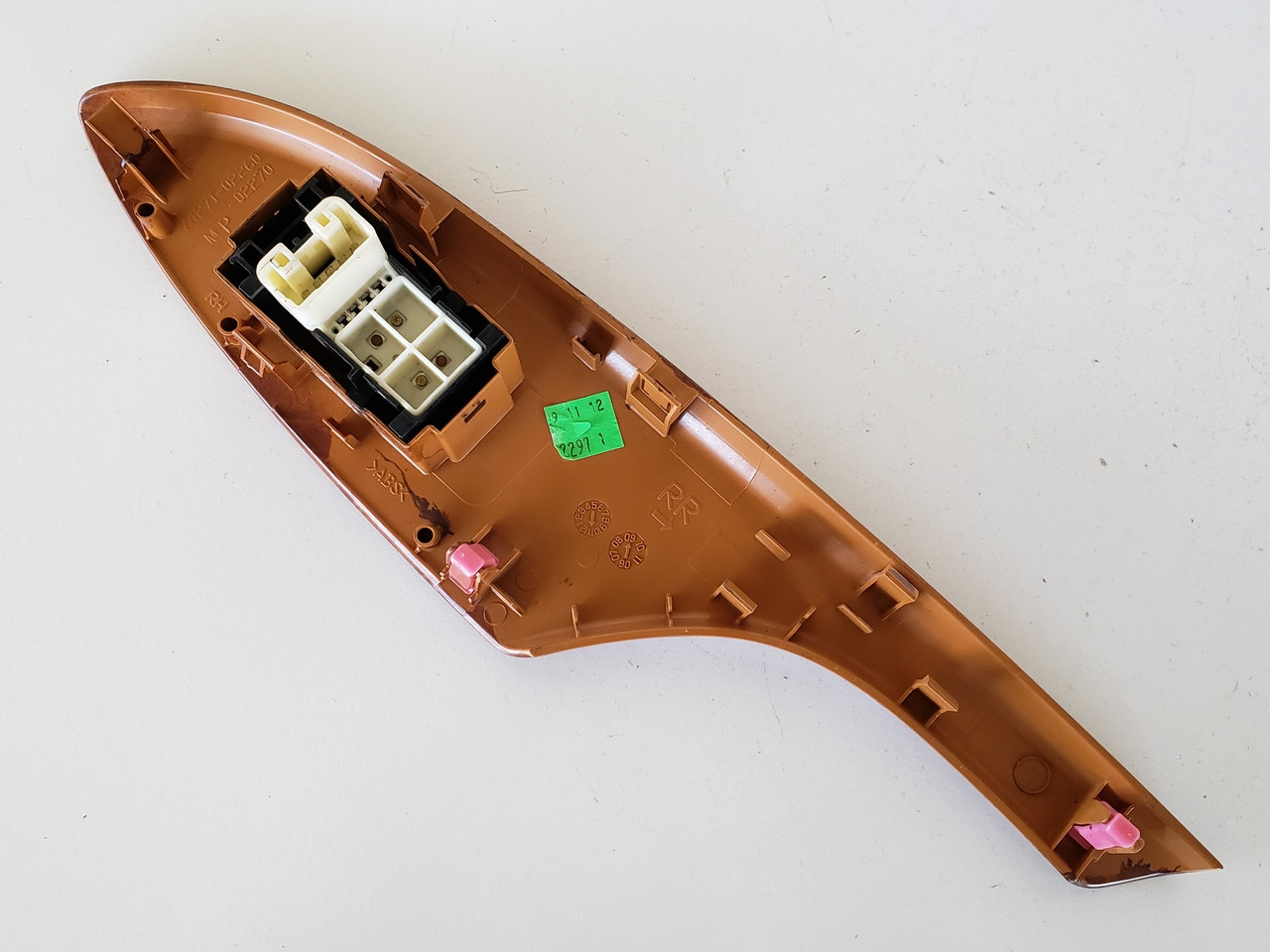 09-13 Toyota Corolla 74271-02260 Right Rear Passenger Window Switch OEM 09-13 Toyota Corolla 74271-02260 Right Rear Passenger Window Switch OEM