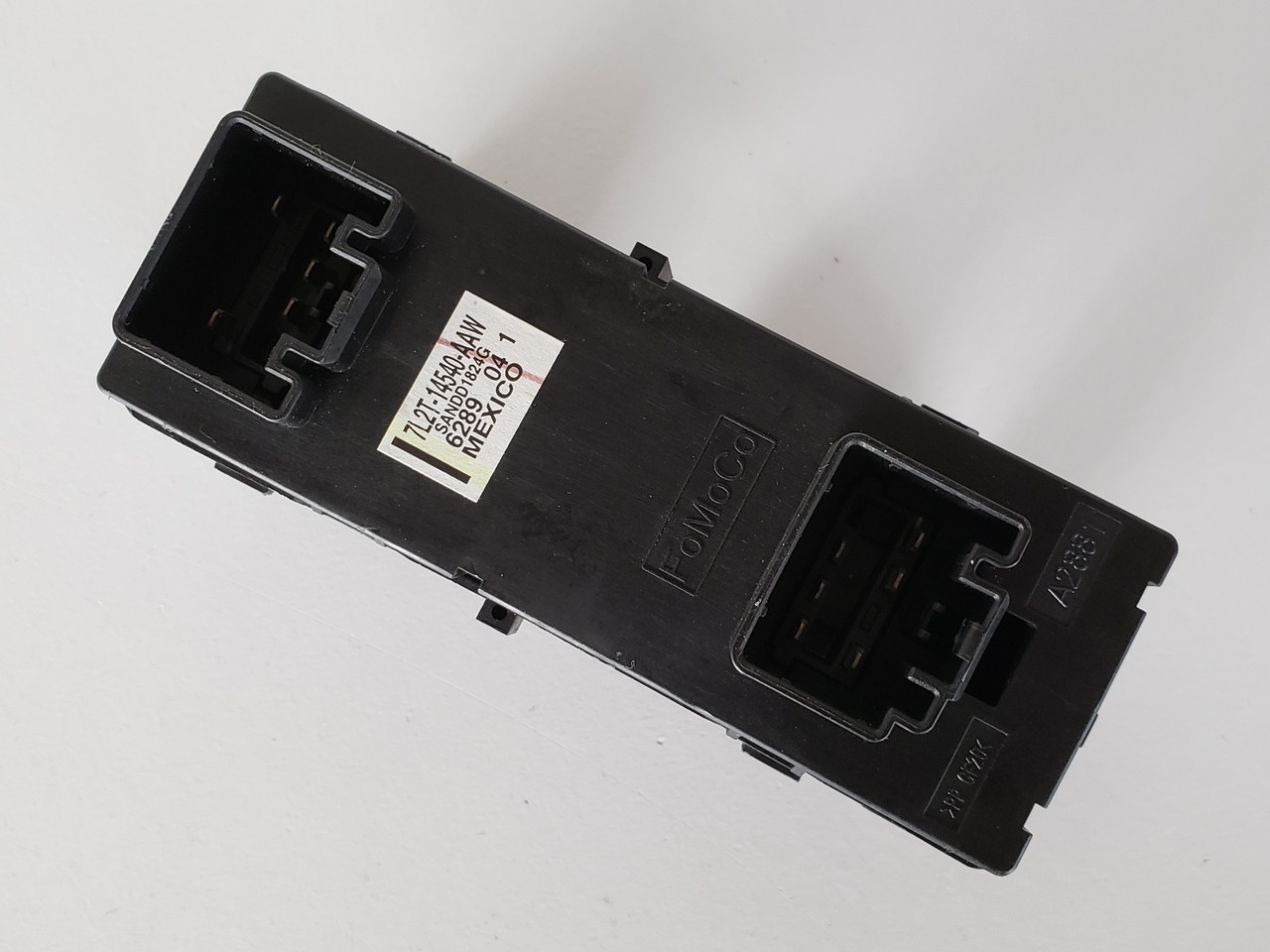 08-10 Mountaineer 7L2T-14540-AAW Drivers Side Left Master Window Switch OEM