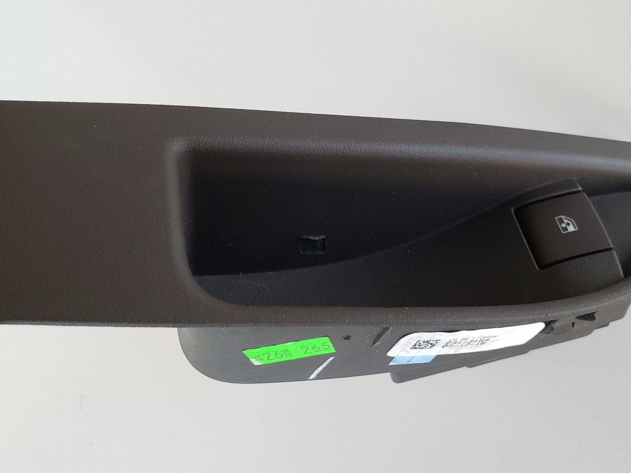 16 Buick Verano 20987819 Left Rear Passenger Window Switch OEM 16 Buick Verano 20987819 Left Rear Passenger Window Switch OEM