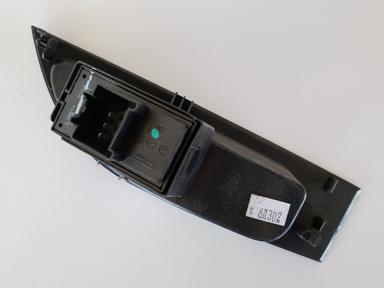 16 Buick Verano 20987819 Left Rear Passenger Window Switch OEM 16 Buick Verano 20987819 Left Rear Passenger Window Switch OEM