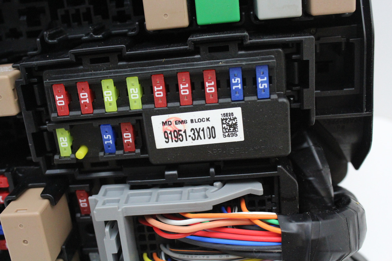 14 15 16 Hyundai Elantra 91265-3X060A Fusebox Fuse Box Relay Module Control