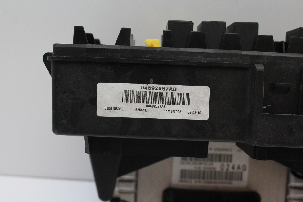 06 2006 Jeep Grand Cherokee 04692087AB BCM Fusebox Fuse Box Relay Unit Module