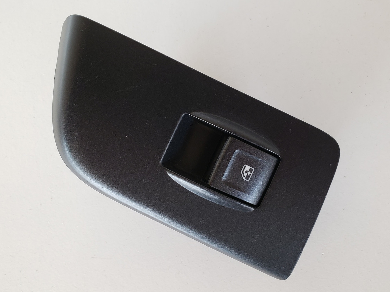 14-19 Gmc Sierra 1500 23436335 Right Rear Passenger Window Switch OEM 14-19 Gmc Sierra 1500 23436335 Right Rear Passenger Window Switch OEM