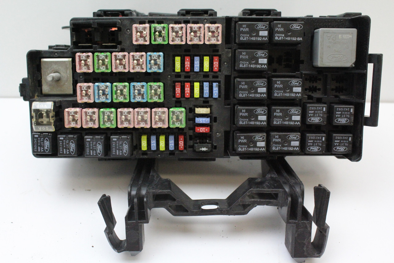 12 2012 Lincoln MKT 8G1T-14A003-AC Fusebox Fuse Box Relay Unit Module