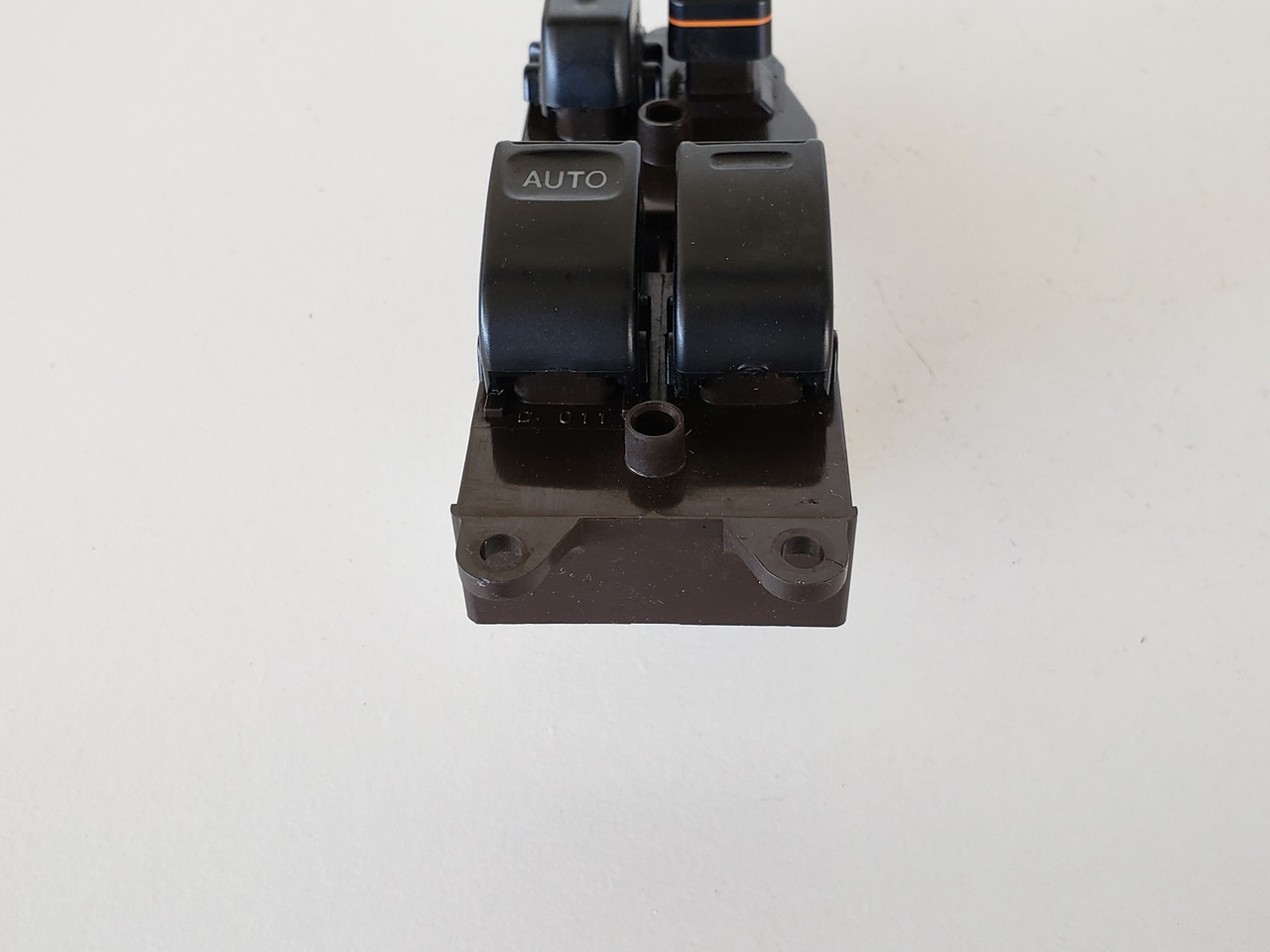 00-05 Toyota Tundra 84820-08010 Drivers Side Left Master Window