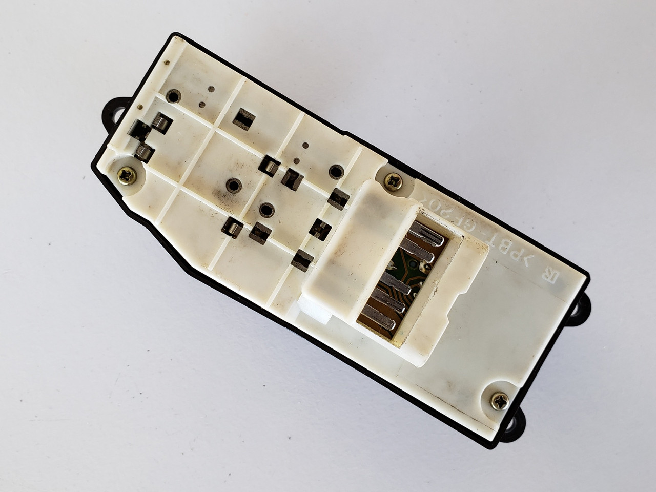 00-05 Toyota Tundra 84820-08010 Drivers Side Left Master Window