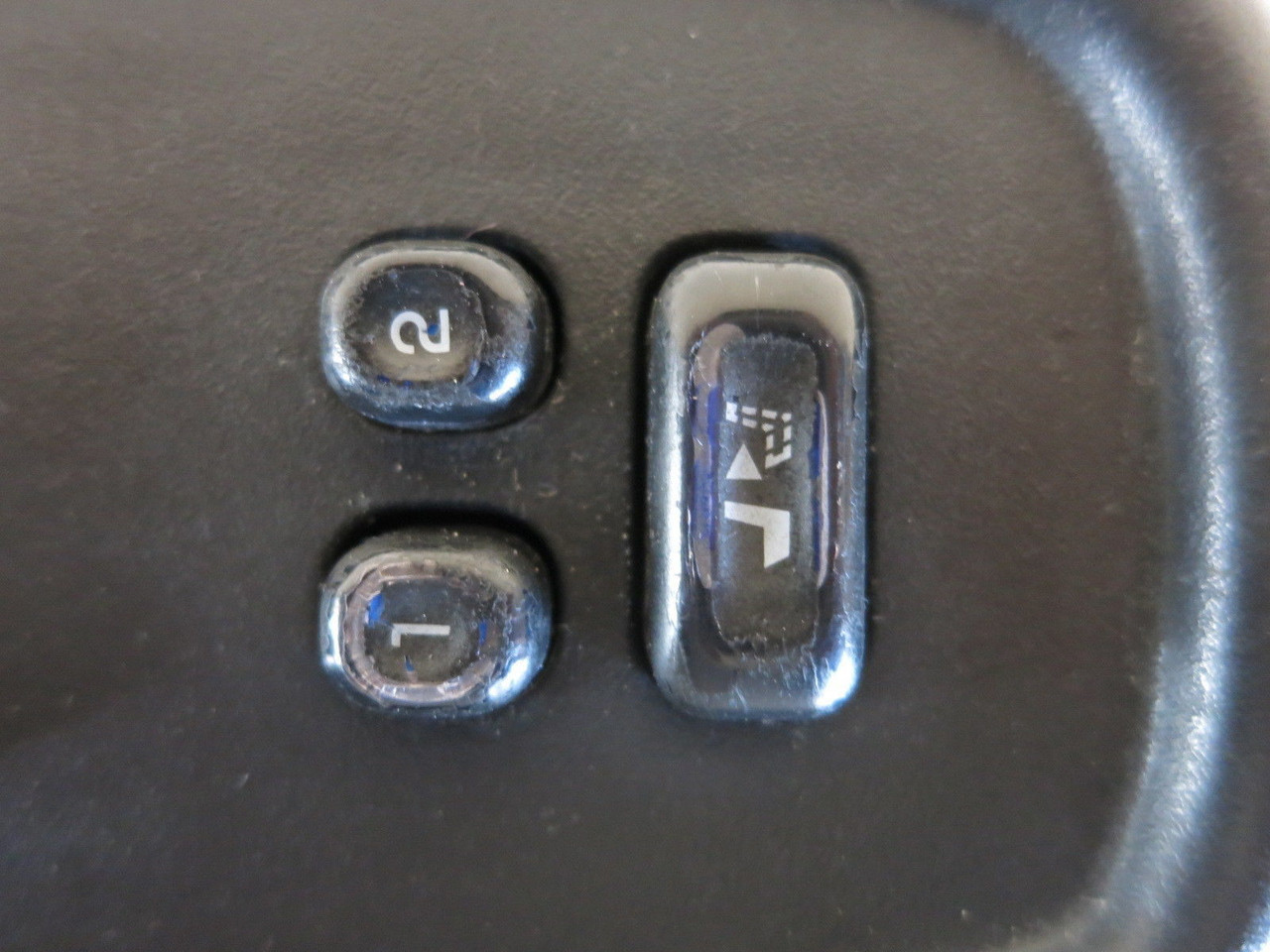 02 03 04 BRAVADA RAINIER DRIVERS SIDE LEFT MASTER WINDOW SWITCH OEM M1075