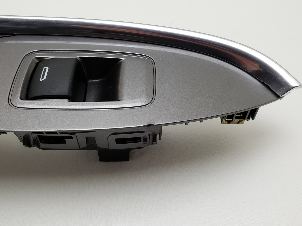 16-18 Chevy Malibu 84139701 Right Rear Passenger Window Switch OEM 16-18 Chevy Malibu 84139701 Right Rear Passenger Window Switch OEM