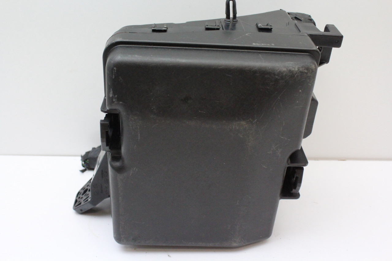 17 18 19 Kia Cadenza 91223-F6852 Fusebox Fuse Box Relay Unit Module