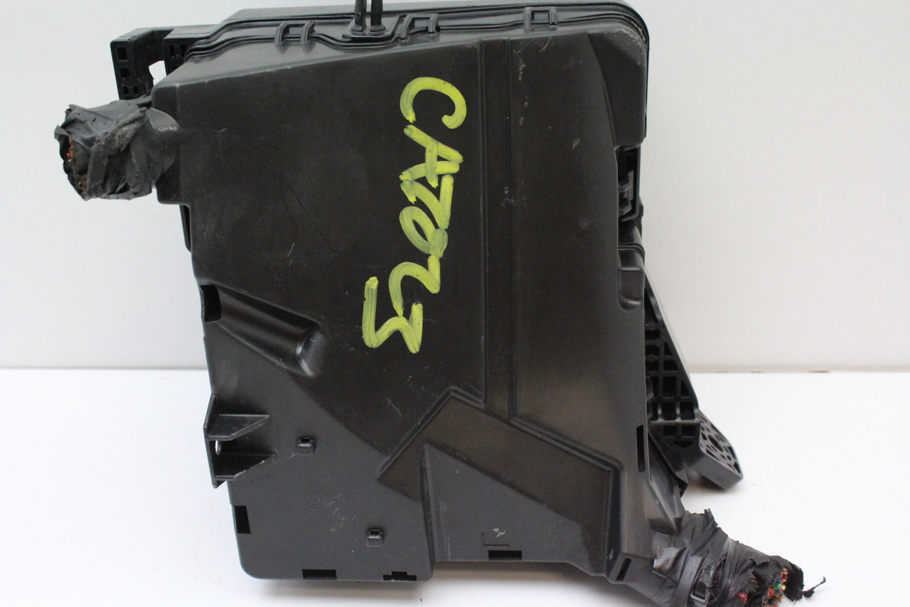 17 18 19 Kia Cadenza 91223-F6852 Fusebox Fuse Box Relay Unit Module