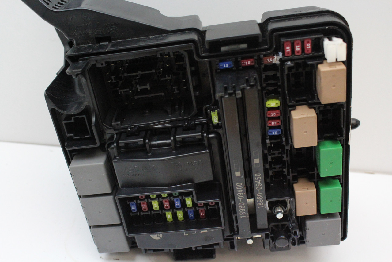 17 18 19 Kia Cadenza 91223-F6852 Fusebox Fuse Box Relay Unit Module