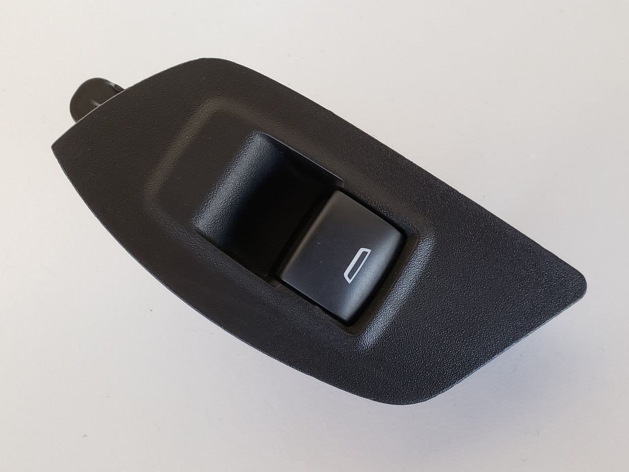 18-19 Chevy Equinox 84139701 Rear Passenger Window Switch OEM 18-19 Chevy Equinox 84139701 Rear Passenger Window Switch OEM