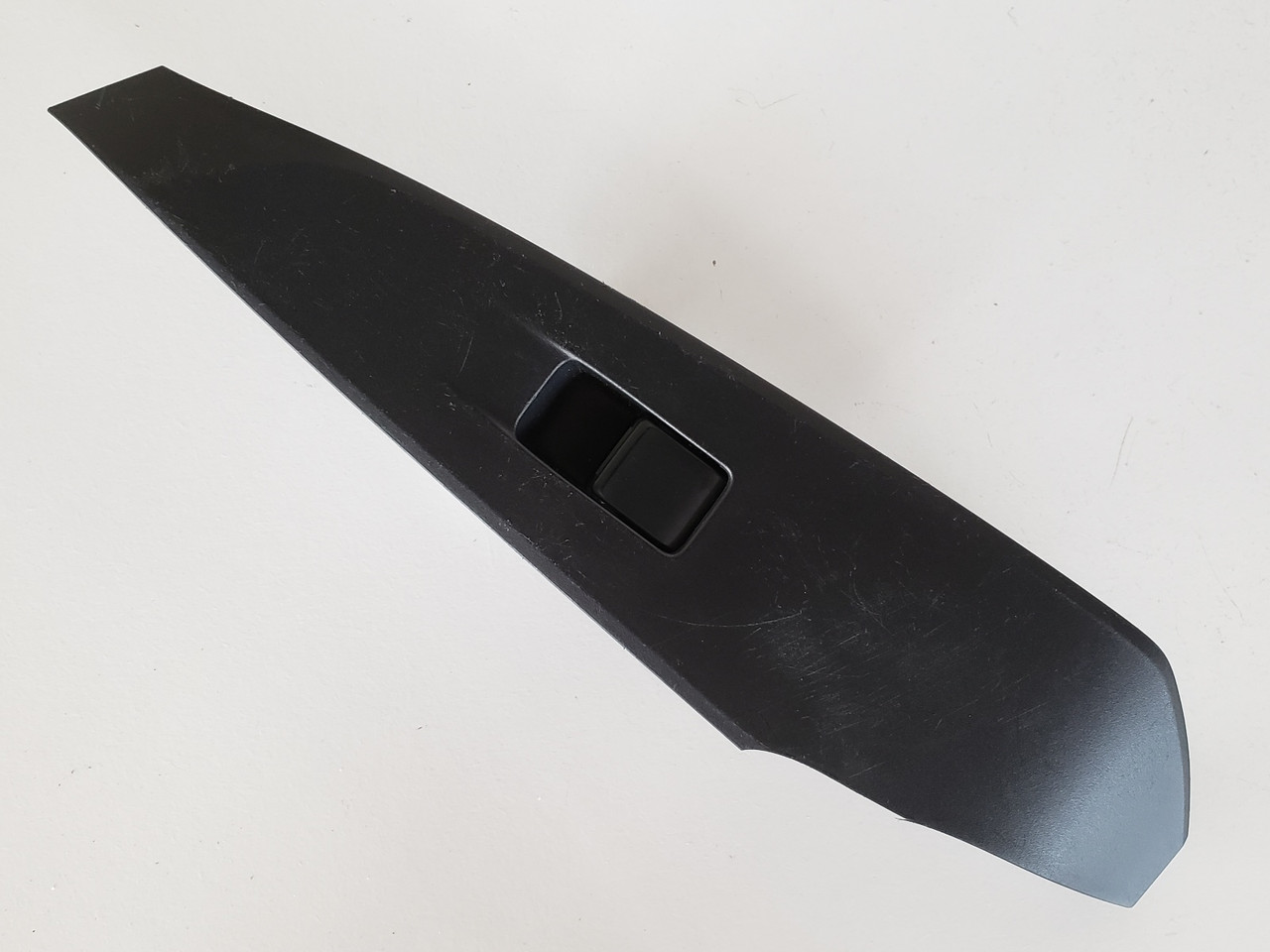 14 Mazda 6 KD35 66 370 Left Rear Passenger Window Switch OEM 14 Mazda 6 KD35 66 370 Left Rear Passenger Window Switch OEM