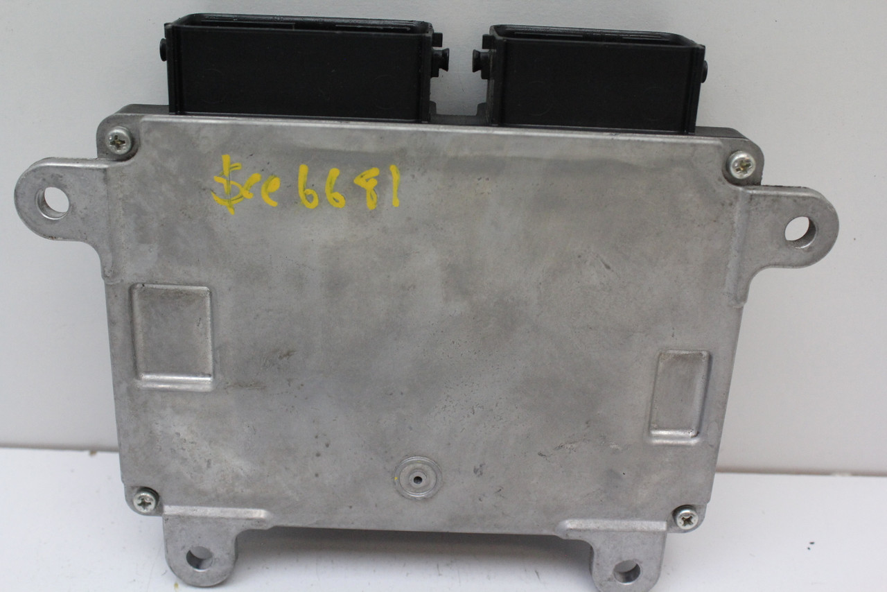 16 17 Mitsubishi Lancer 1860C687 Computer Brain Engine Control ECU ECM Module