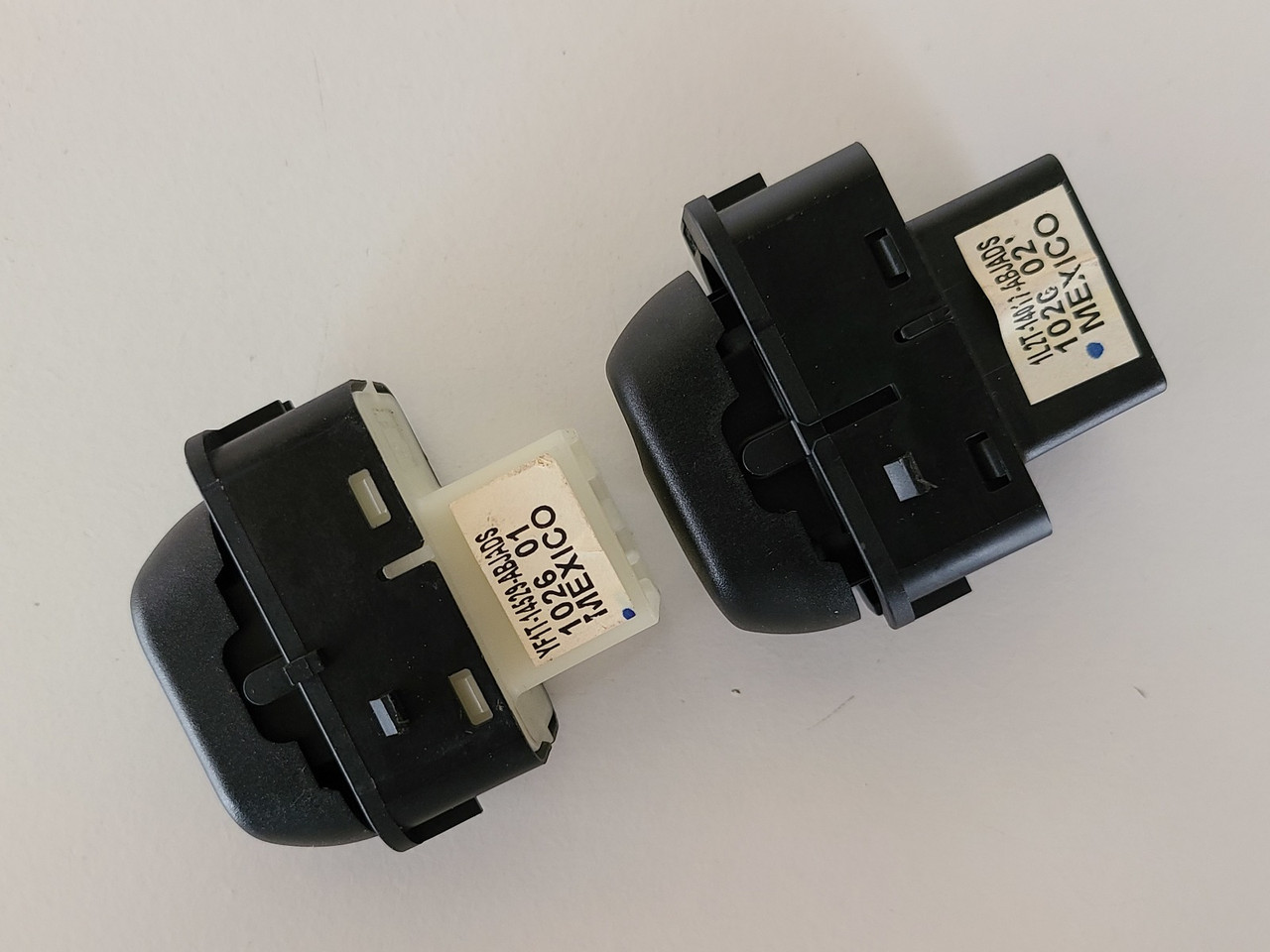 01-07 Ford Escape YF1T-14529-ABJADS Right Front Passenger Window Switch OEM