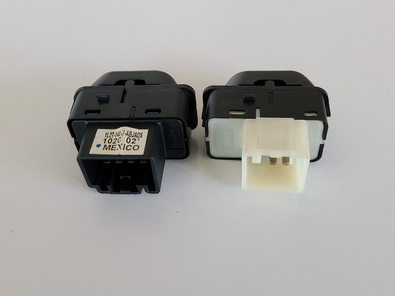 01-07 Ford Escape YF1T-14529-ABJADS Right Front Passenger Window Switch OEM