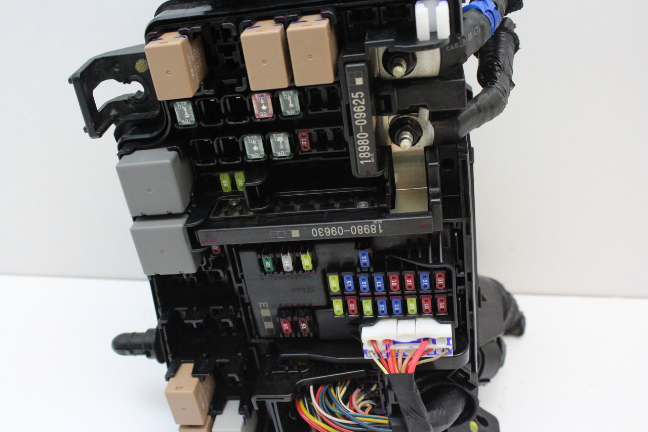 2017 17 Hyundai Elantra 91200-F3263 Fusebox Fuse Box Relay Unit Module