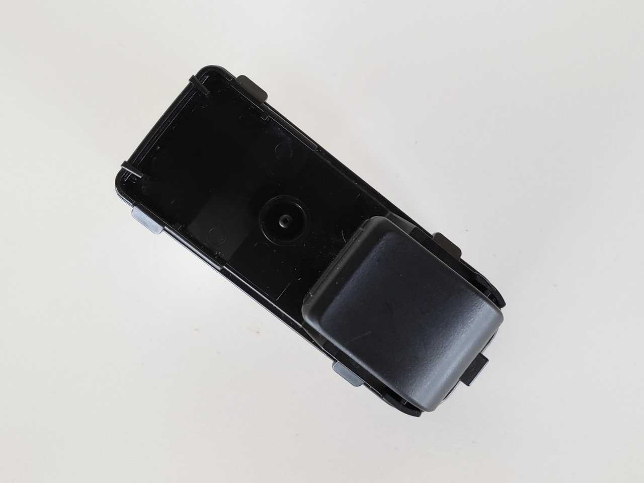 16-17 Mazda CX-3 CX3 D09H 66 370 Left & Right Rear Passenger Window Switch OEM 16-17 Mazda CX-3 CX3 D09H 66 370 Left & Right Rear Passenger Window Switch OEM